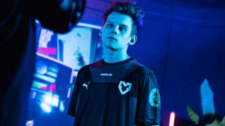 frozen extendió su contrato con MOUZ