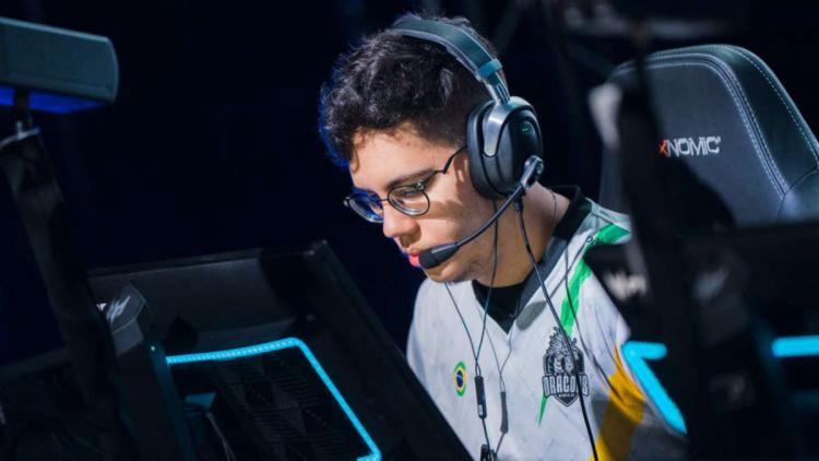 peres abandonó la alineación titular Black Dragons e-Sports