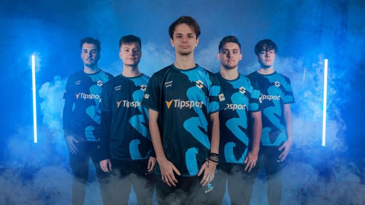 blogg 1s y The eLiVe se convirtieron en jugadores de Team Sampi