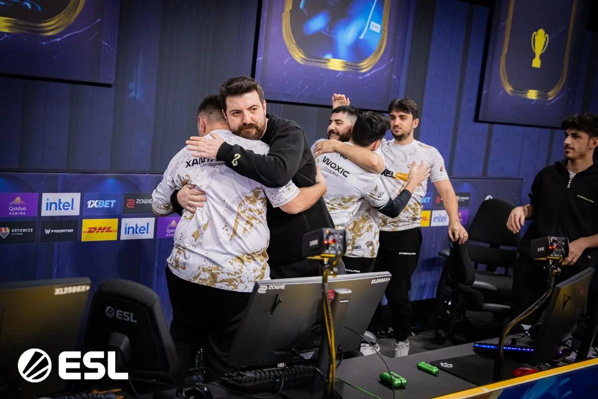 Eternal Fire derrota a FaZe Clan y avanza a las eliminatorias del IEM Katowice 2025