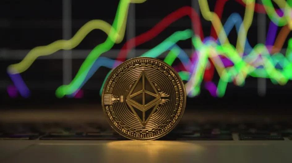 El mercado de criptomonedas se tambalea mientras las altcoins se desploman