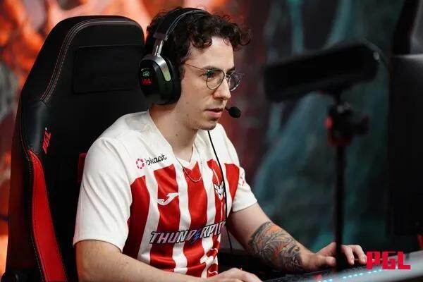 4nalog se separa de HEROIC