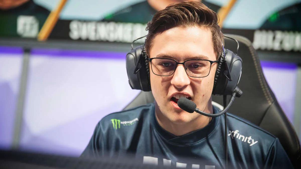 Svenskeren a la izquierda Evil Geniuses