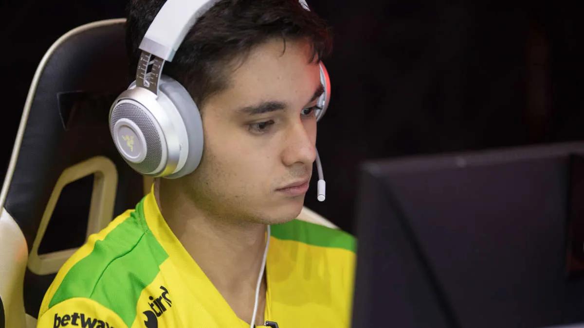 Oficialmente: felps izquierda GODSENT