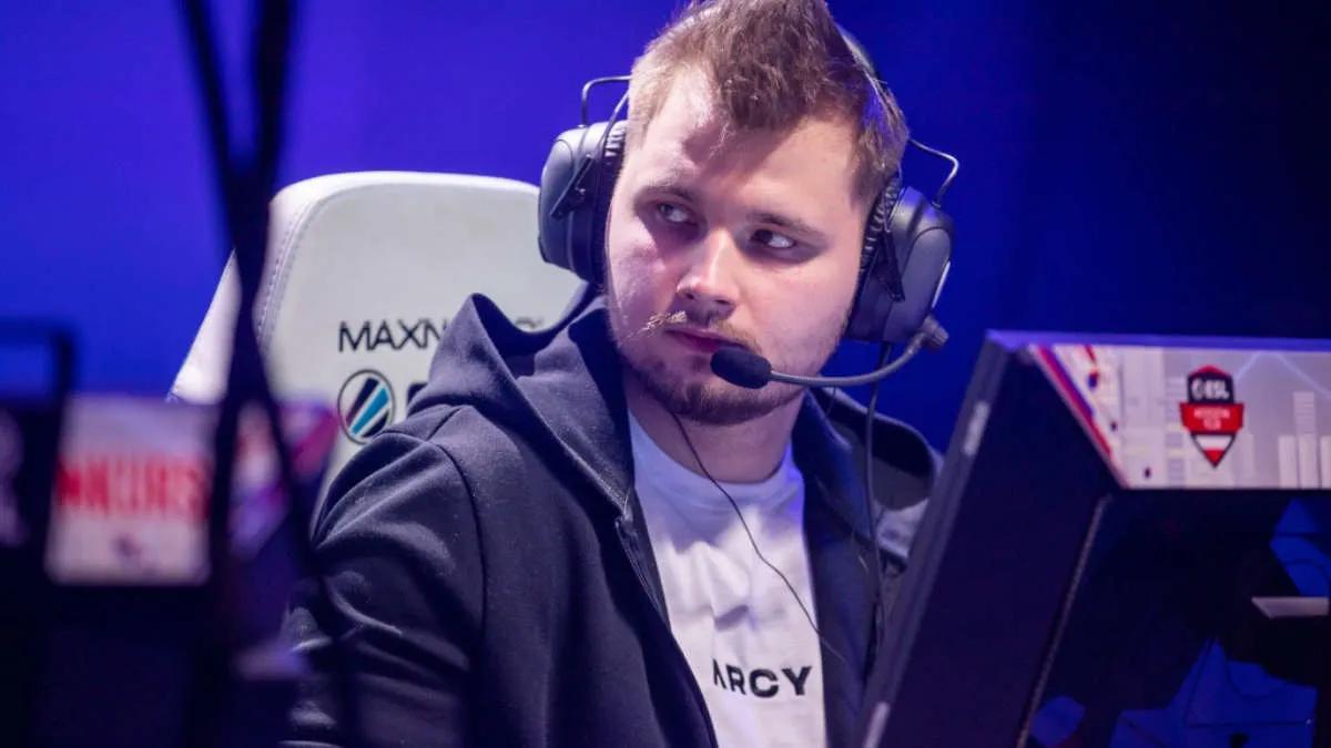 mouz abandonó la alineación titular HONORIS