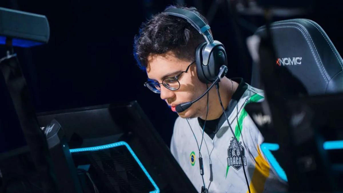 peres abandonó la alineación titular Black Dragons e-Sports