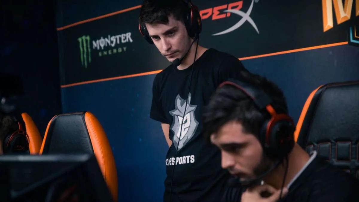 shox presentó a su equipo junto con SmithZz