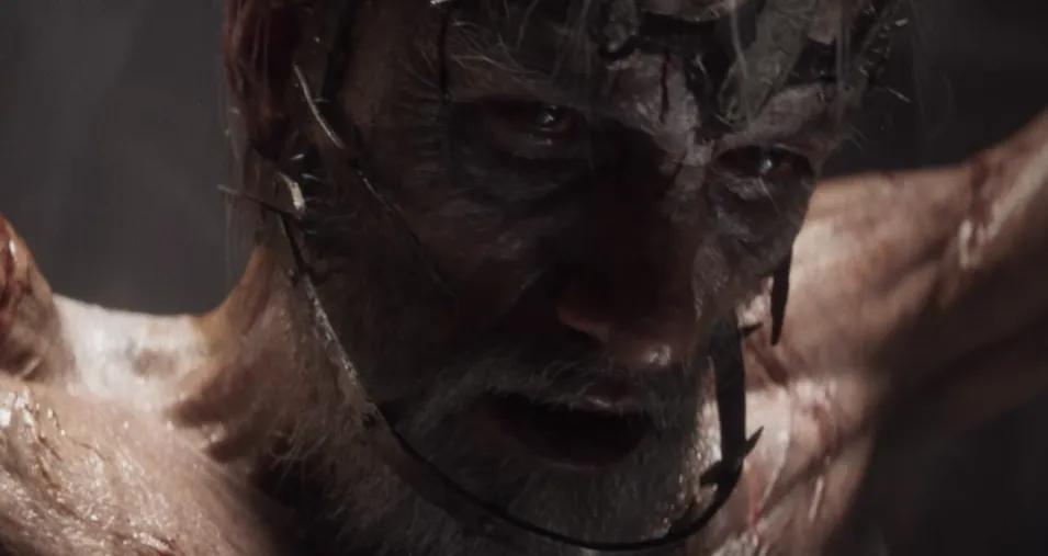 Los fans rastrean la figura de Burning a través de la historia manchada de sangre de Divinity