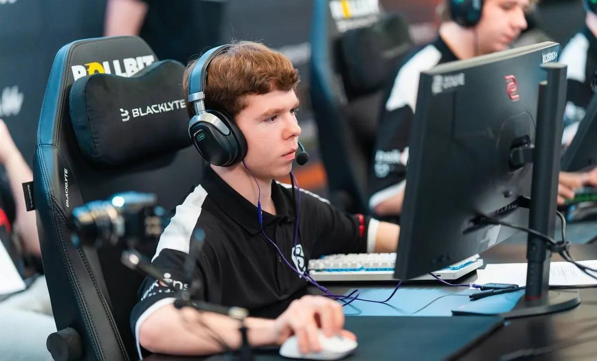 Danyyl "headtr1ck" Valitov abandona el B8 - jugador inscrito en la lista de transferibles