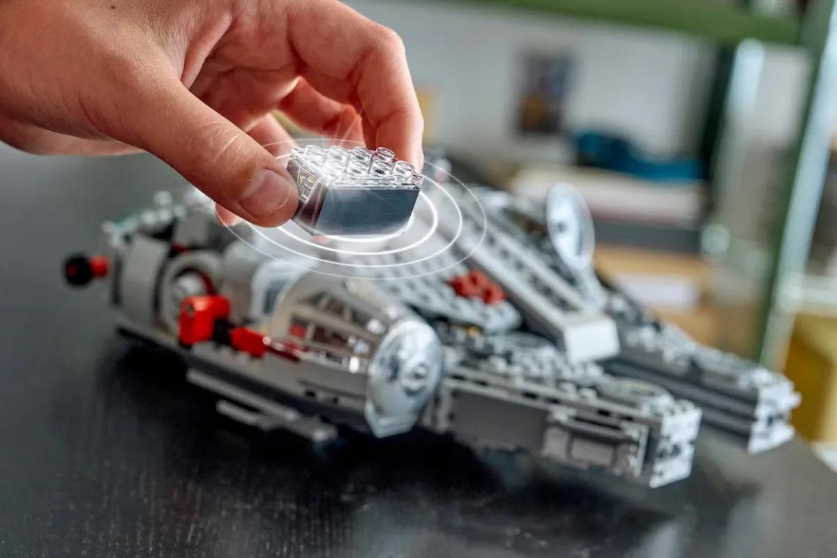 Un fan de LEGO convierte un DeLorean en el Halcón Milenario