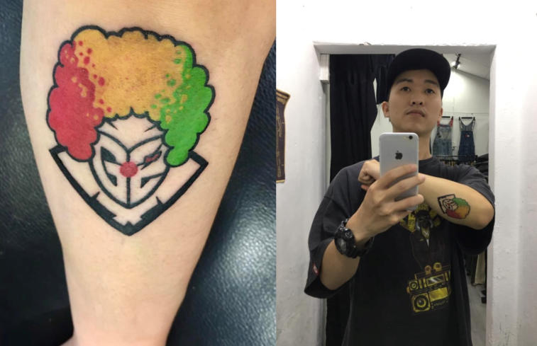 Un verdadero fanático: el jugador se tatuó la versión de payaso del logotipo de G2 Esports. Foto 1