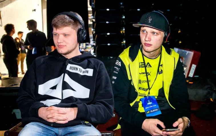 s1mple celebra el sexto aniversario de jugar para NAVI. Foto 1